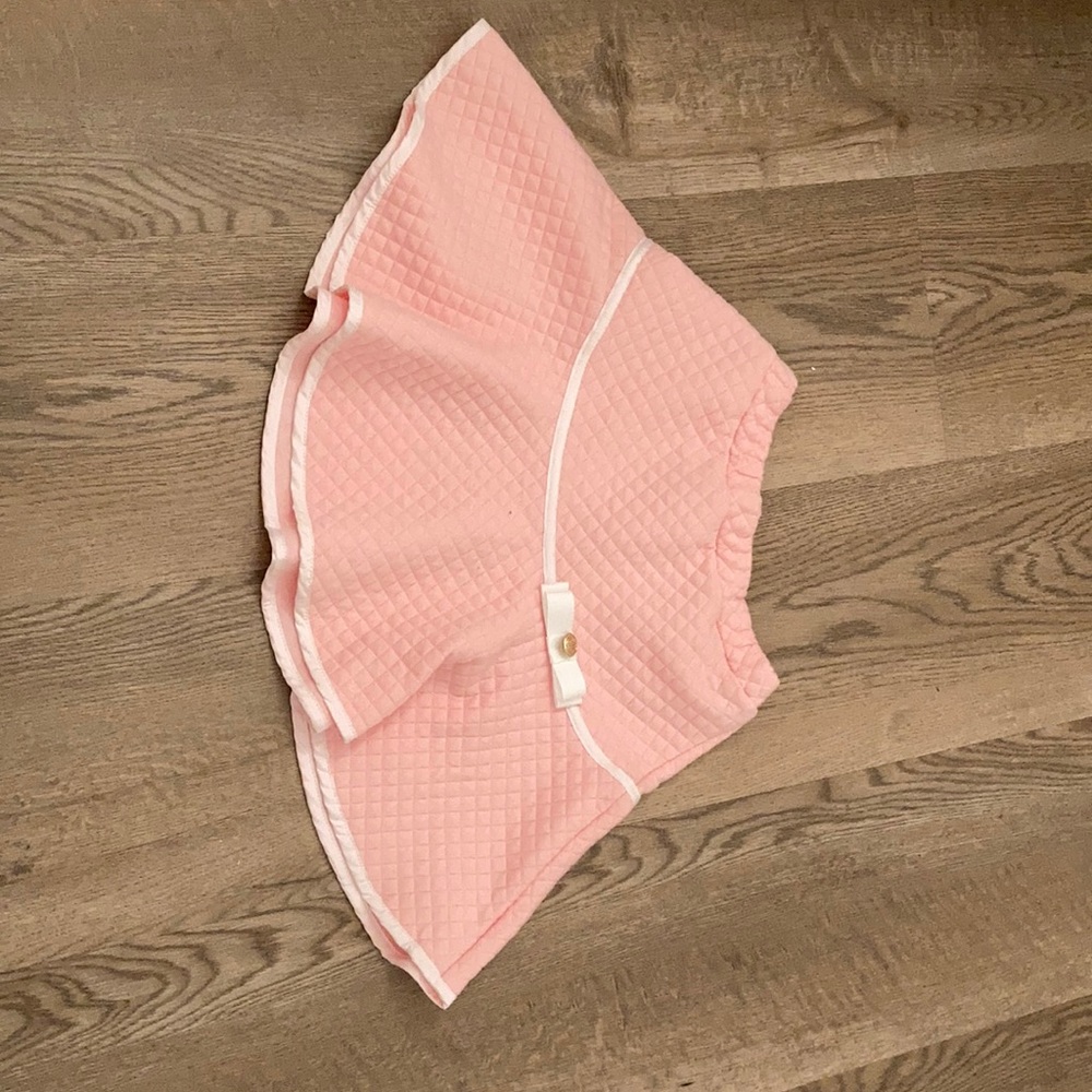 Hi I am selling this really cute outfit!